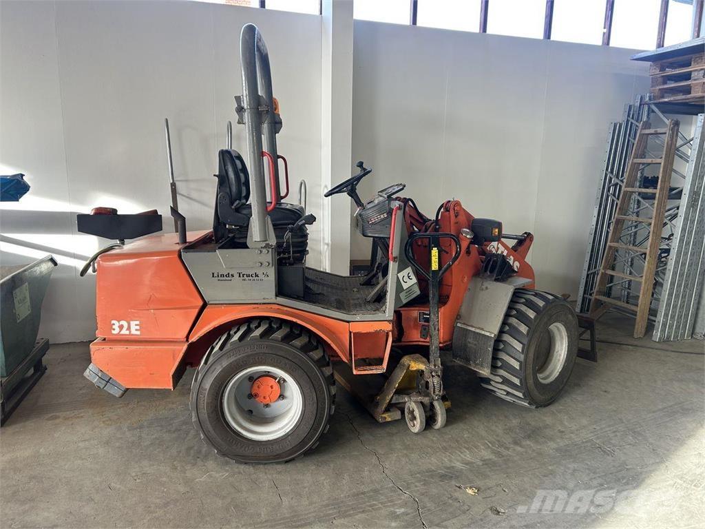 Atlas AR32E 多目的ローダー