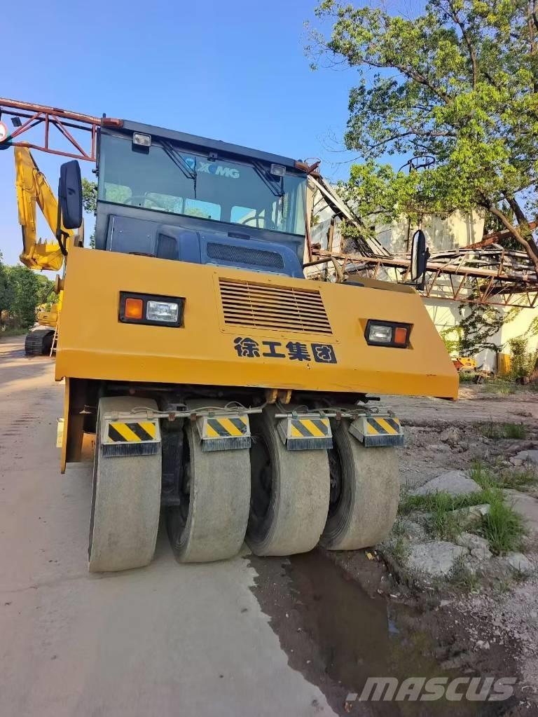 XCMG XP 263 タイヤローラ