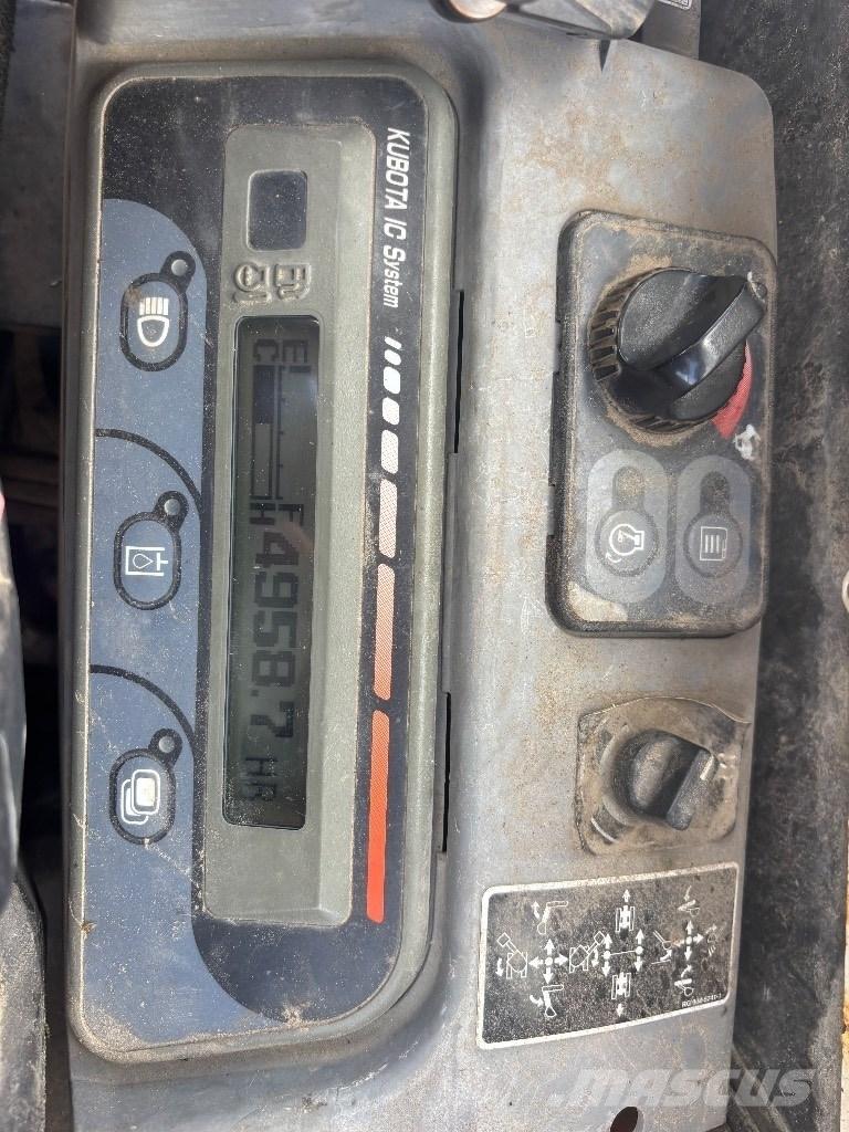 Kubota KX 121-3 ミニ油圧ショベル 7t以下（ミニユンボ・ミニディガー）