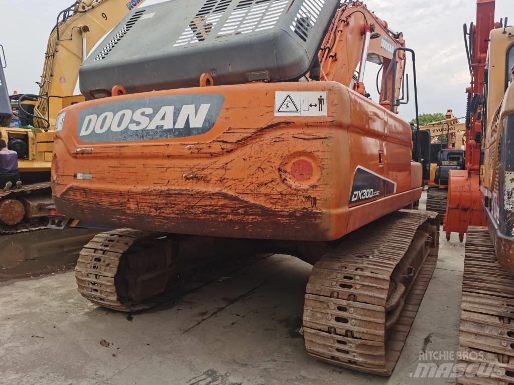 Doosan DX 300 LC 大型油圧ショベル12t以上（パワーショベル・ユンボ）