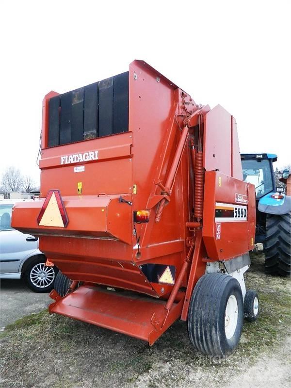 New Holland 5880 ラウンドベーラー