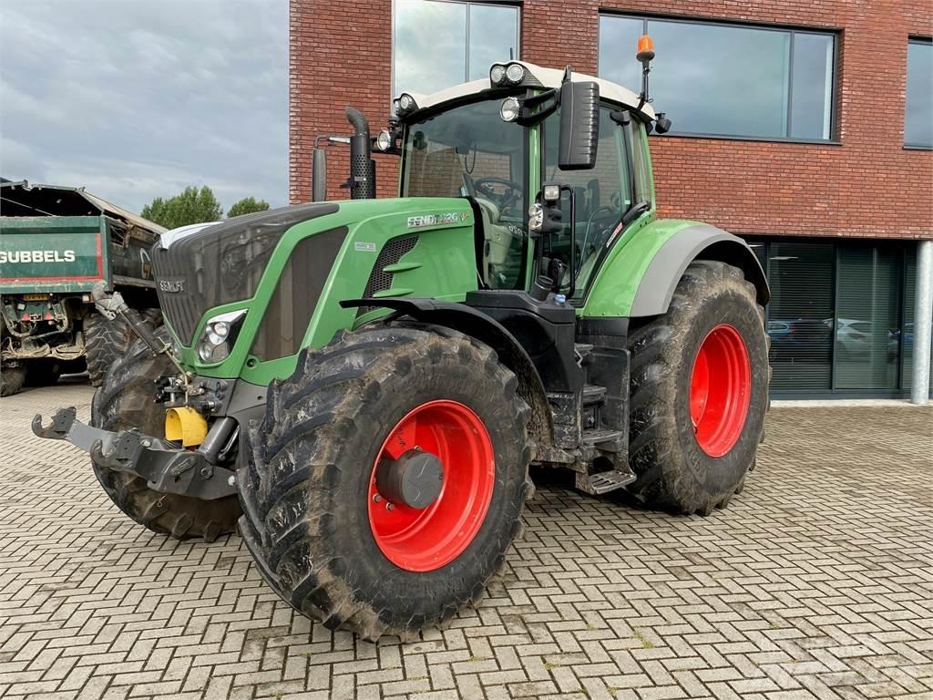 Fendt 826 Vario トラクター