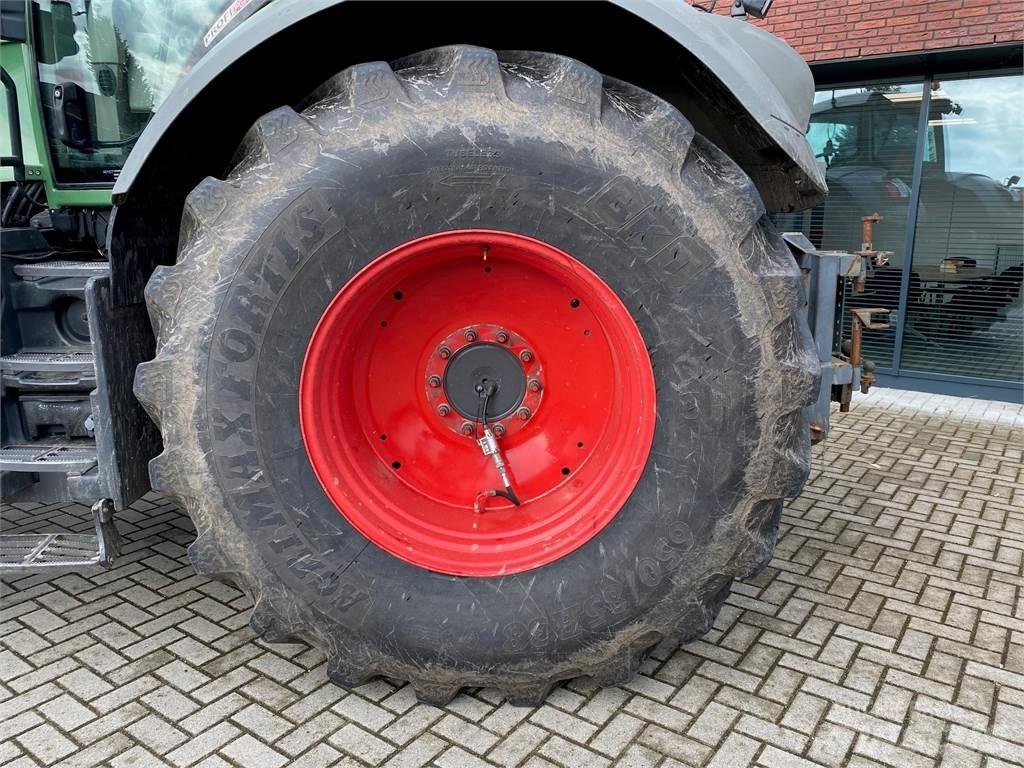 Fendt 826 Vario トラクター