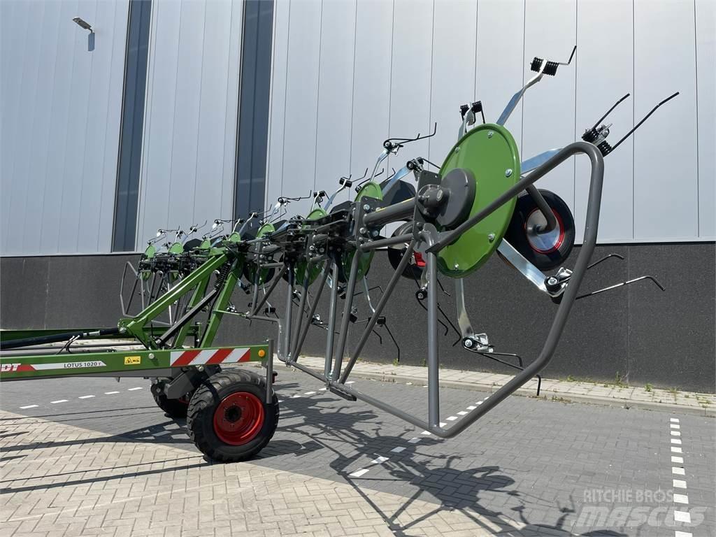 Fendt Lotus 1020 テッダー・テッダーレーキ