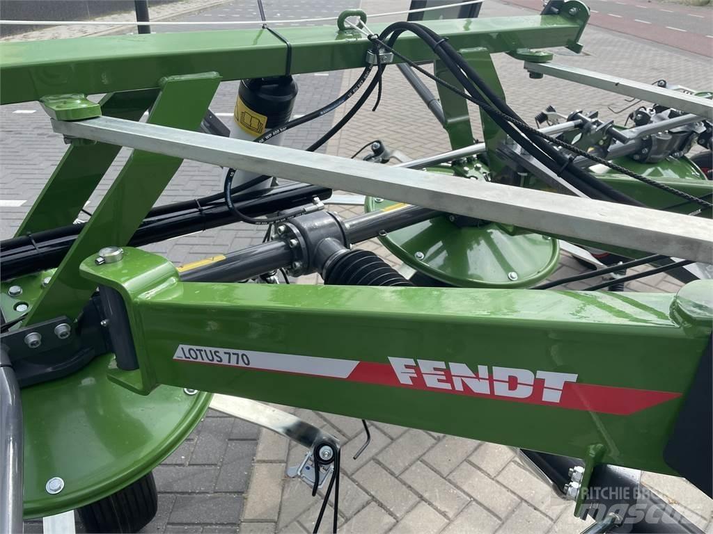 Fendt Lotus 770 テッダー・テッダーレーキ