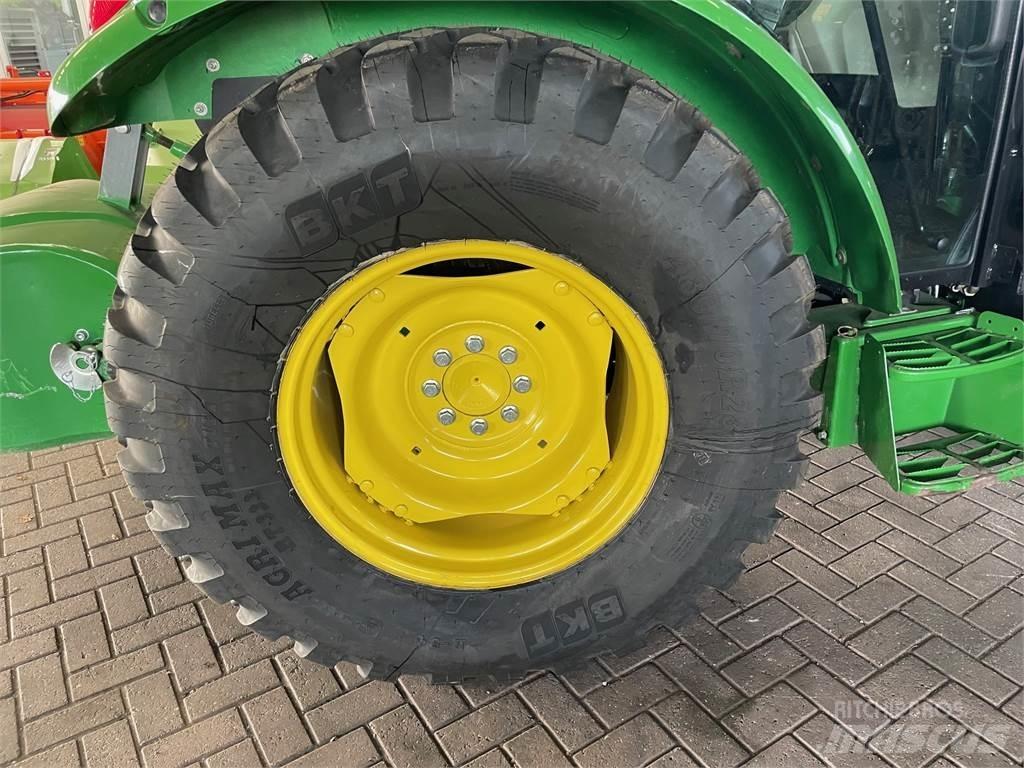 John Deere 5058 トラクター