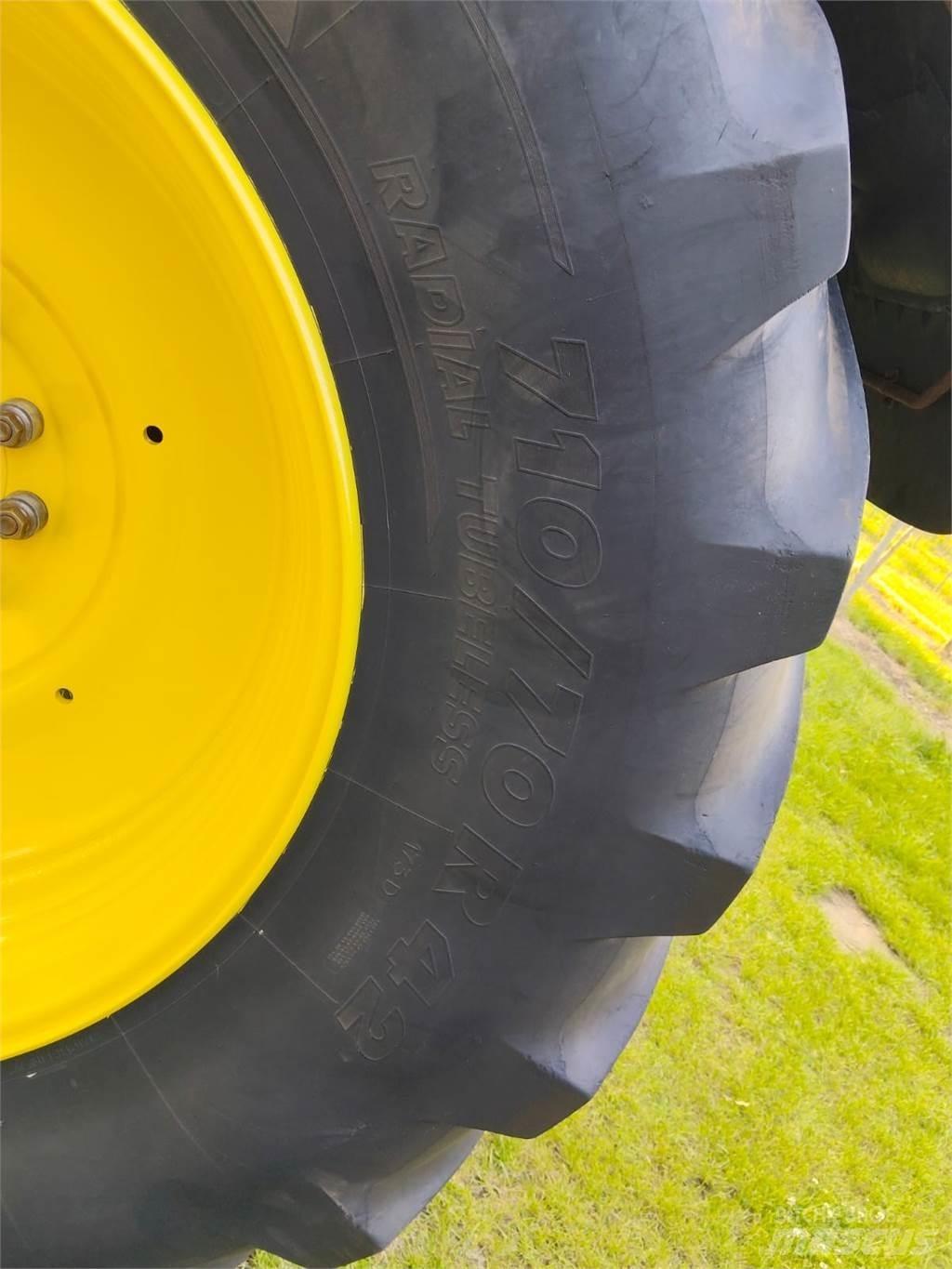 John Deere 6195R トラクター