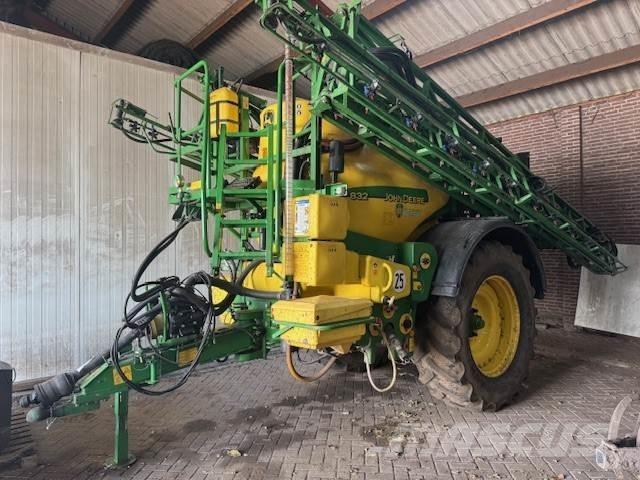 John Deere 832 自走式噴霧器