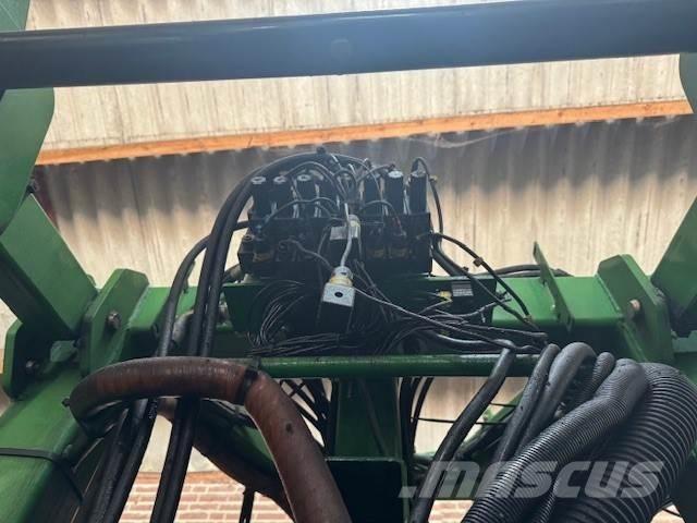 John Deere 832 自走式噴霧器