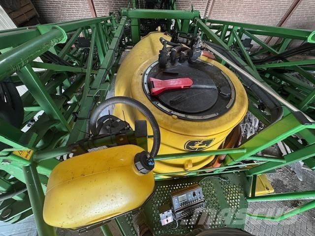 John Deere 832 自走式噴霧器