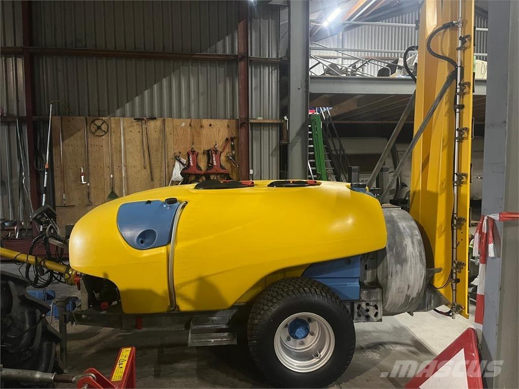  KWH Mistral 1500 牽引型スプレイヤー