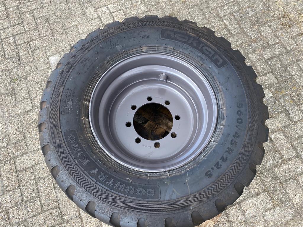 Nokian  タイヤ、ホイル、リム