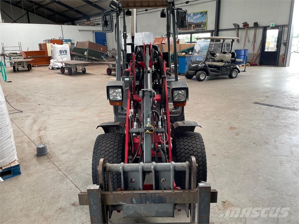 Weidemann 1160cx35 フロントローダーとディガー
