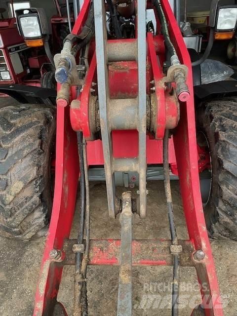 Weidemann 4080 LP フロントローダーとディガー