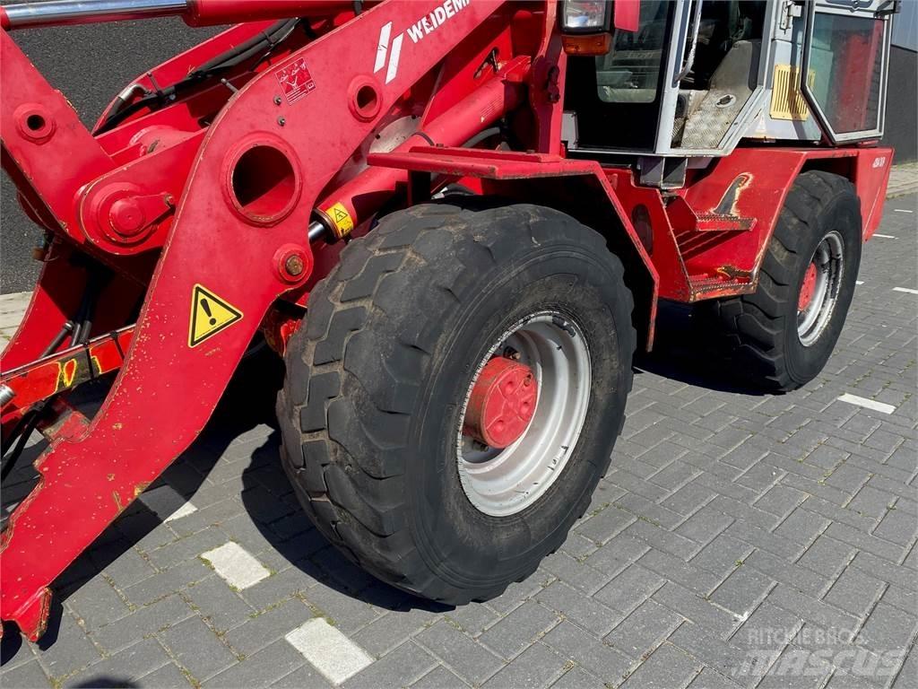 Weidemann 4204 D/P フロントローダーとディガー