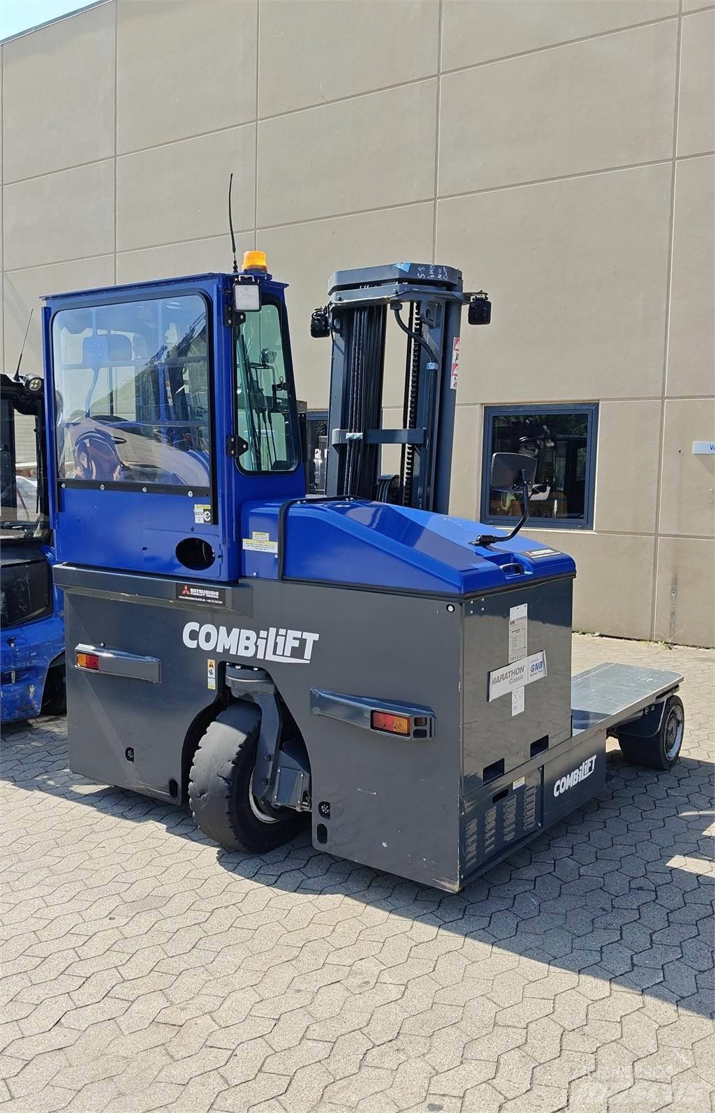 Combilift C4500E 全方向リーチ型フォークリフト