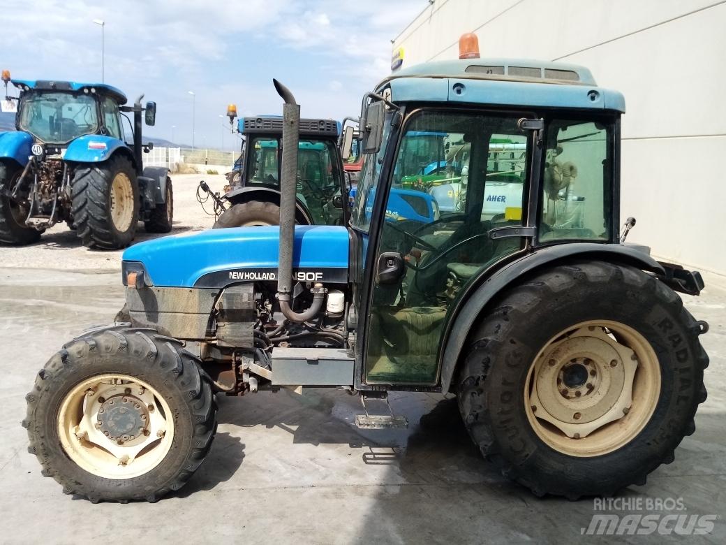 New Holland TN 90 F トラクター