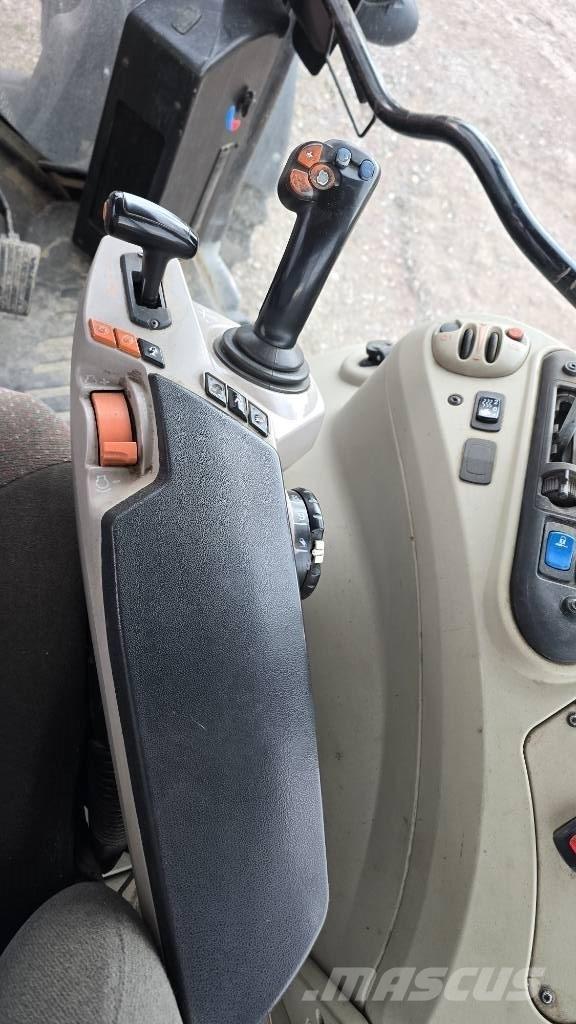 Massey Ferguson 5713 トラクター