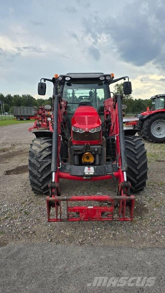 Massey Ferguson 5713 トラクター