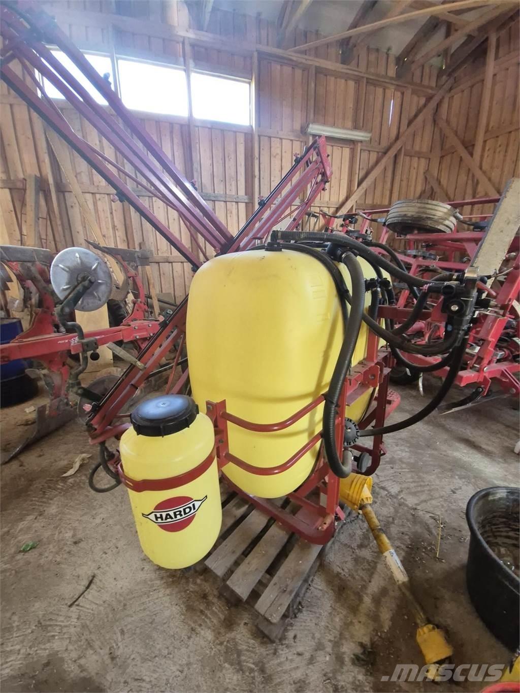 Hardi 600/11 牽引型スプレイヤー