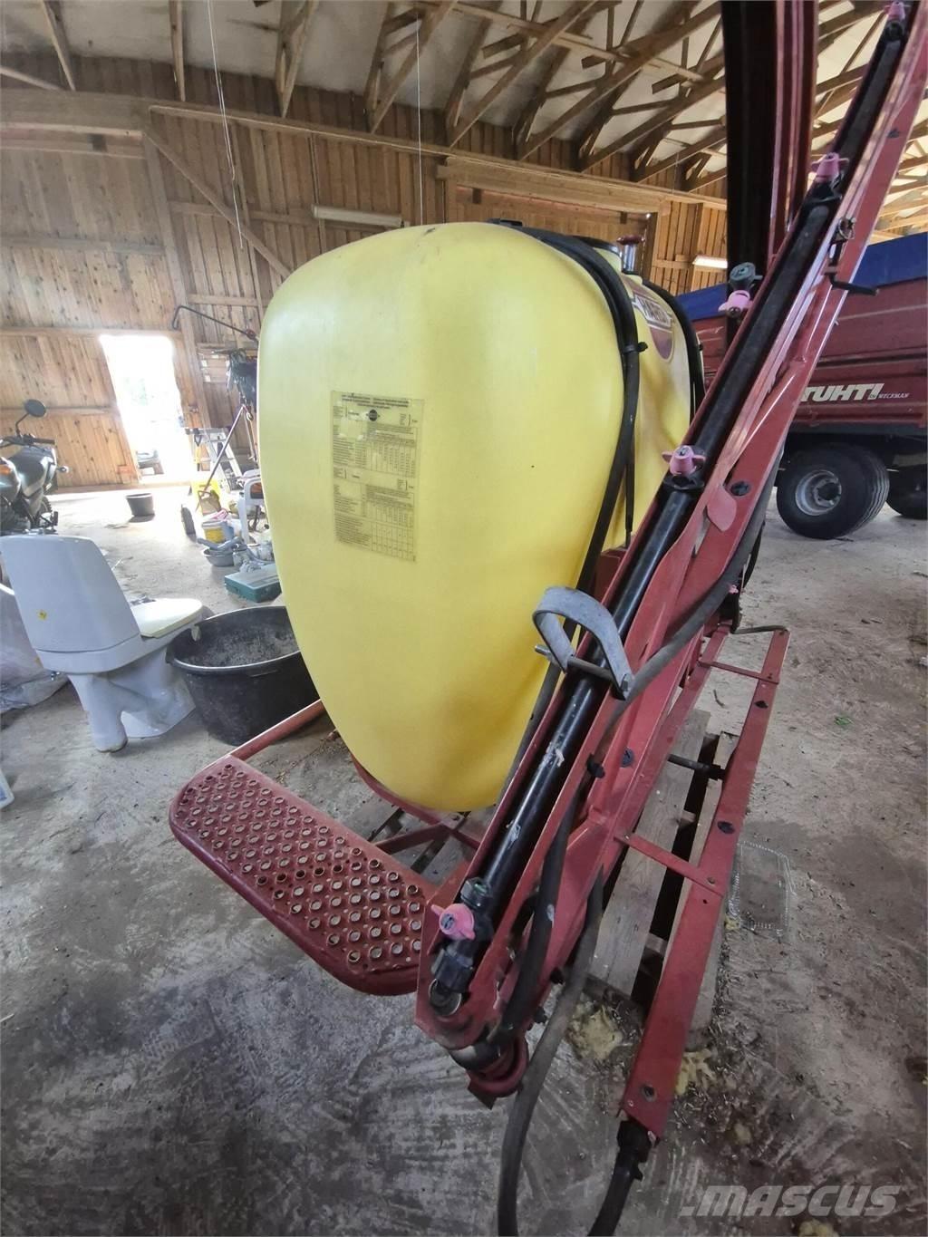 Hardi 600/11 牽引型スプレイヤー