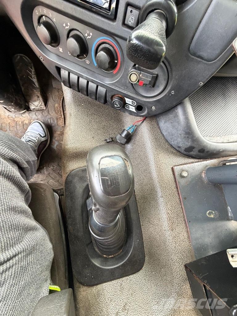 Burtec TSU 4500 アスファルトスプレヤ