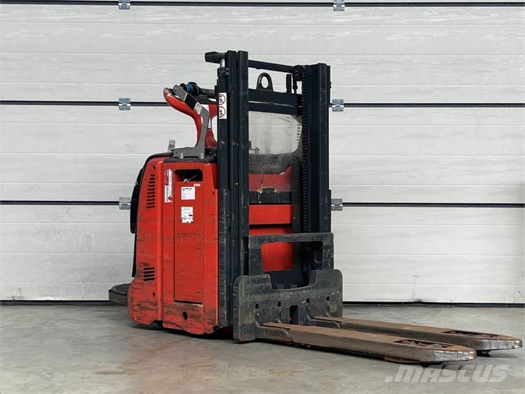 Linde D12 AP 自走式スタッカー