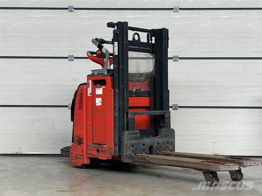 Linde D12 AP 自走式スタッカー