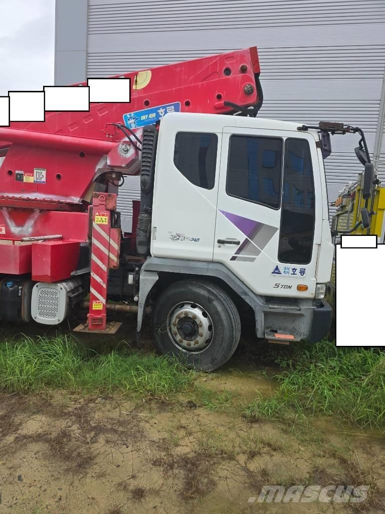 Horyong SKY450 トラック高所作業車