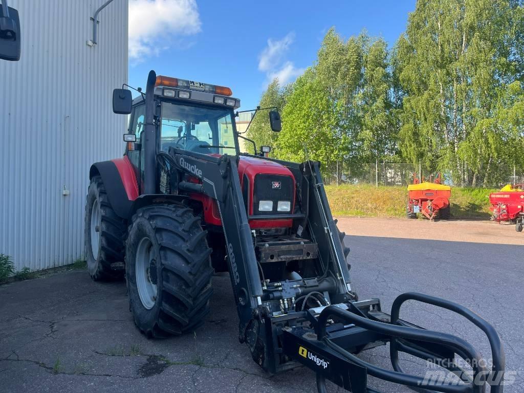 Massey Ferguson 8220 トラクター