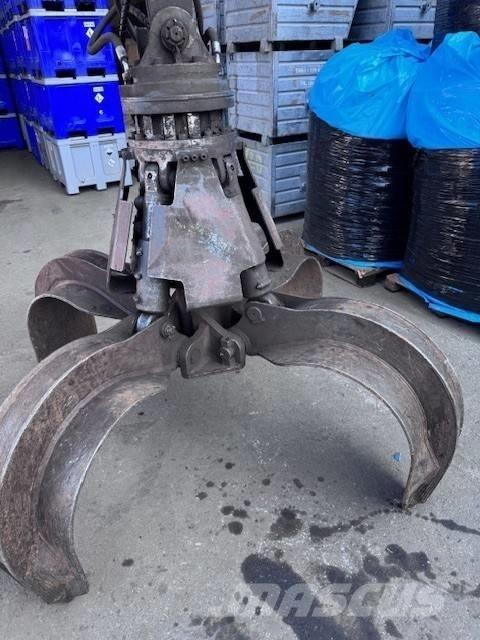 Fuchs MHL 331 廃棄物／工業産廃処理機