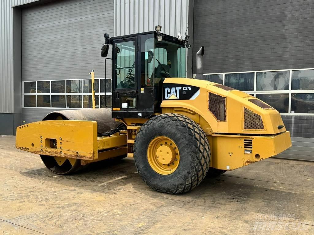 CAT CS76 XT 振動ローラ