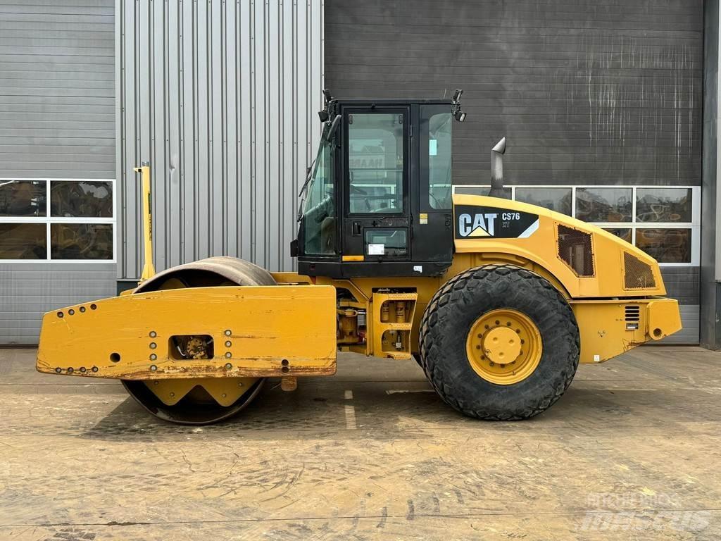 CAT CS76 XT 振動ローラ