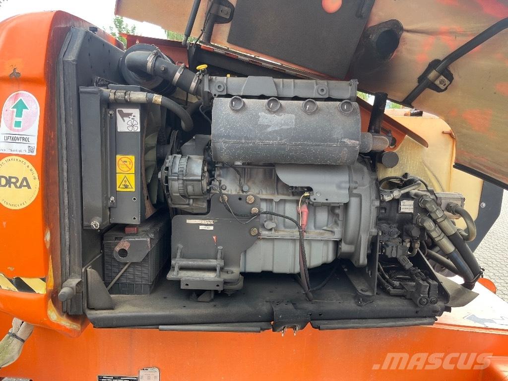 JLG 600 AJ ブームリフト　屈伸型