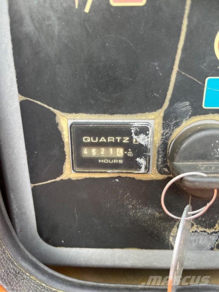 JLG 600 AJ ブームリフト　屈伸型