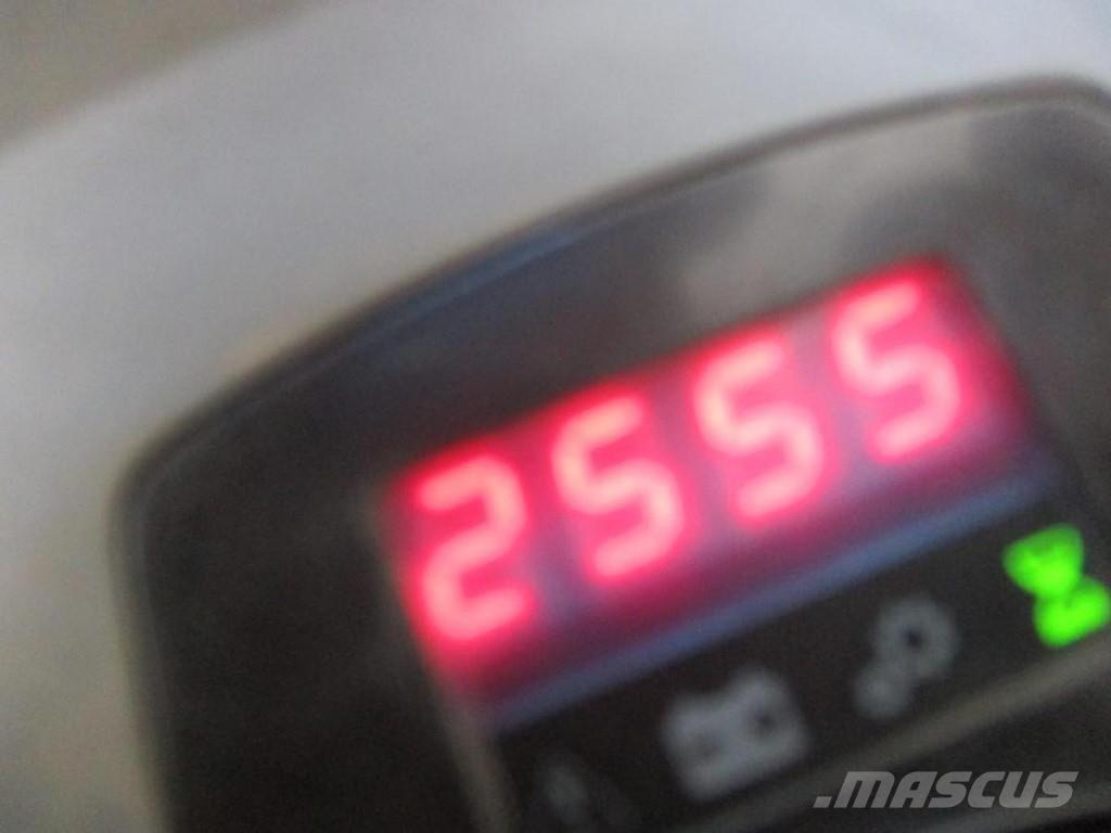 Toyota LPE250 ローリフトとプラットフォーム