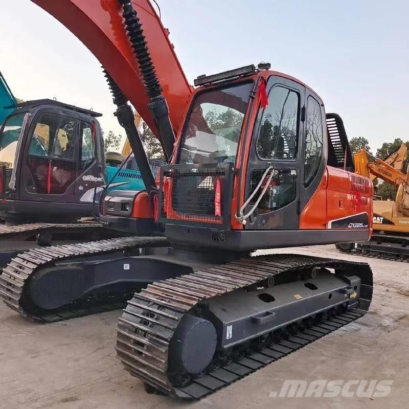 Doosan DX 225 LC 大型油圧ショベル12t以上（パワーショベル・ユンボ）