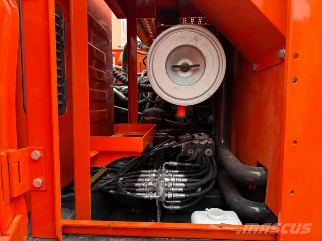 Doosan DX 225 LC 大型油圧ショベル12t以上（パワーショベル・ユンボ）