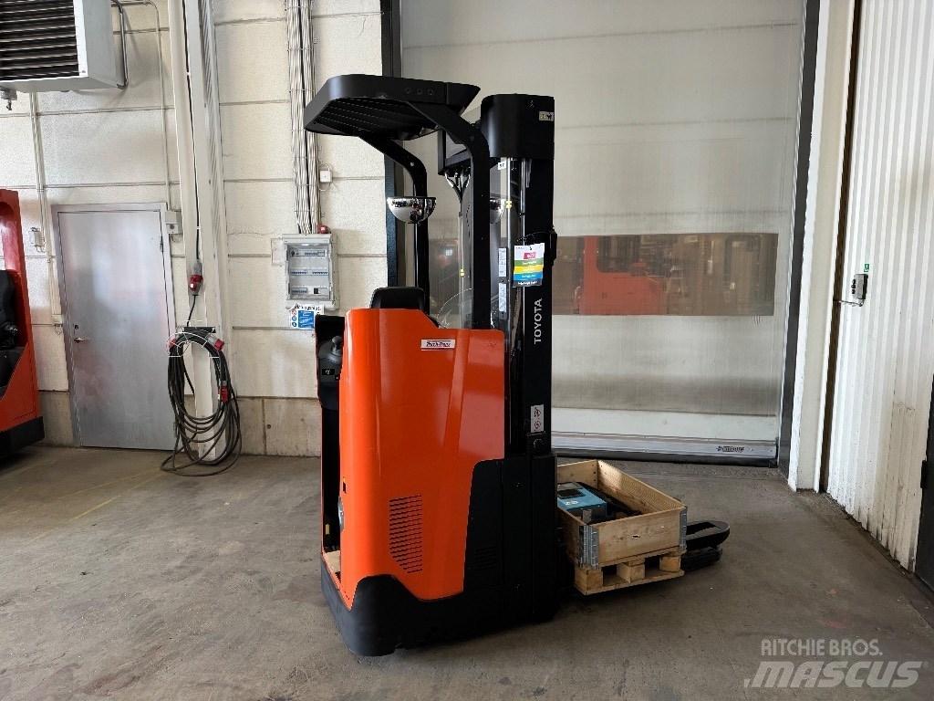 Toyota SSI160LN 自走式スタッカー