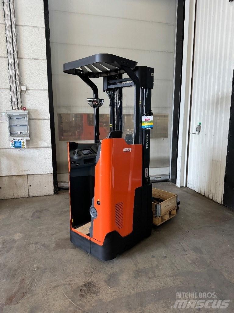 Toyota SSI160LN 自走式スタッカー