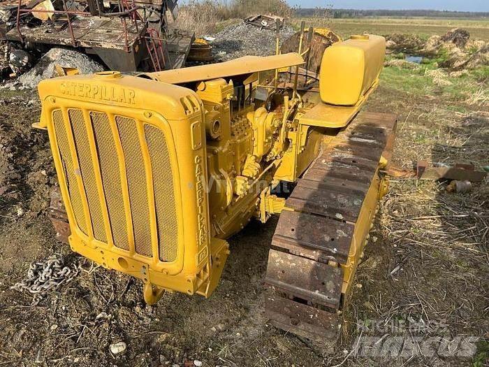 CAT D2 - ブルドーザー