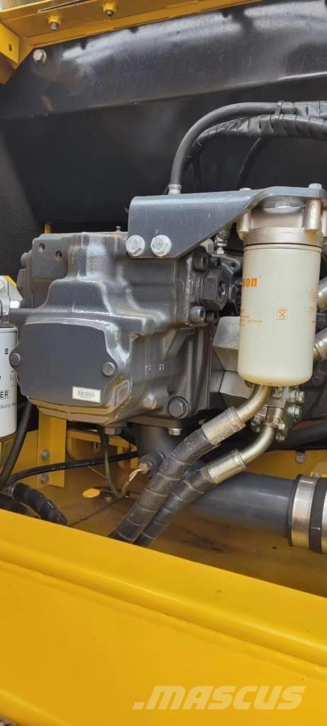 Komatsu 210LC-8 大型油圧ショベル12t以上（パワーショベル・ユンボ）