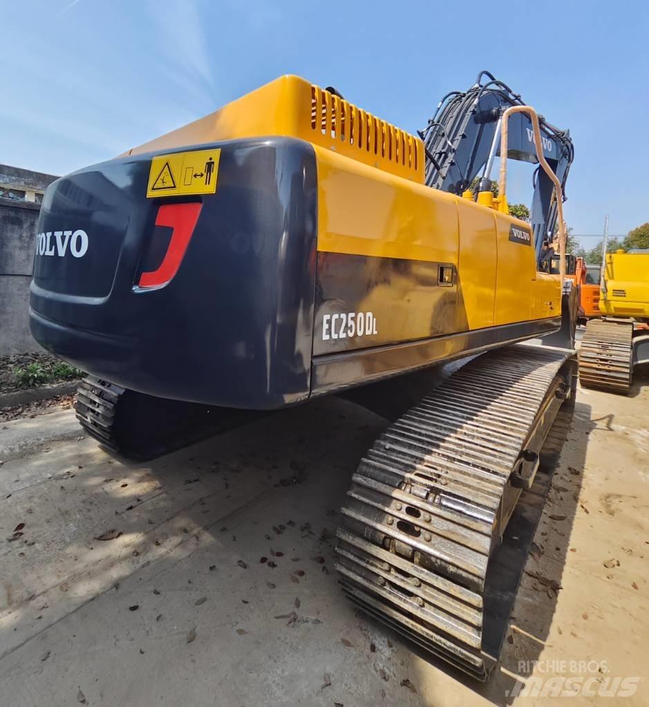 Volvo EC 250 D L 大型油圧ショベル12t以上（パワーショベル・ユンボ）