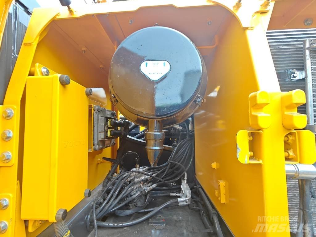 Volvo EC 250 D L 大型油圧ショベル12t以上（パワーショベル・ユンボ）