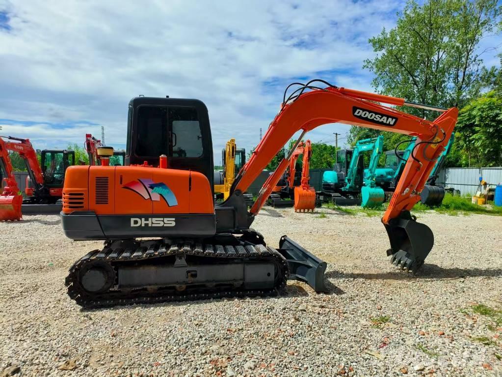 Doosan DH 55 ミニ油圧ショベル 7t以下（ミニユンボ・ミニディガー）