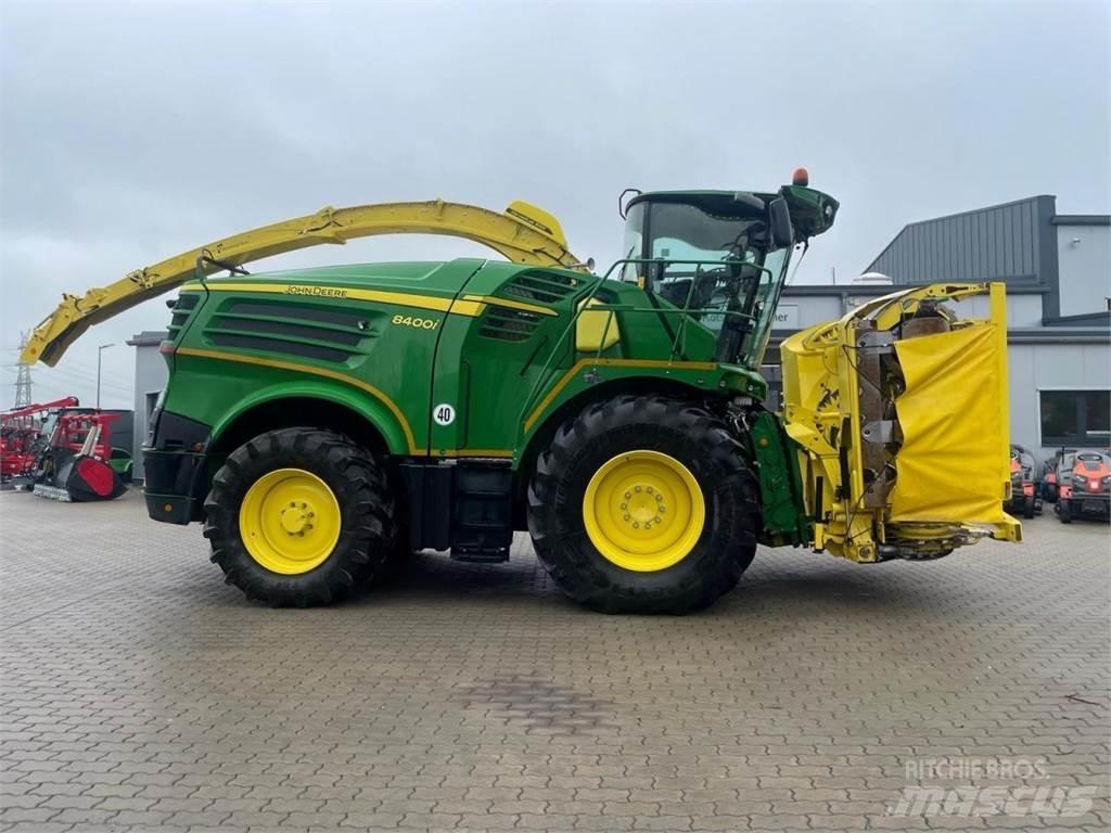 John Deere 8400 i 自走式フォレージハーベスター