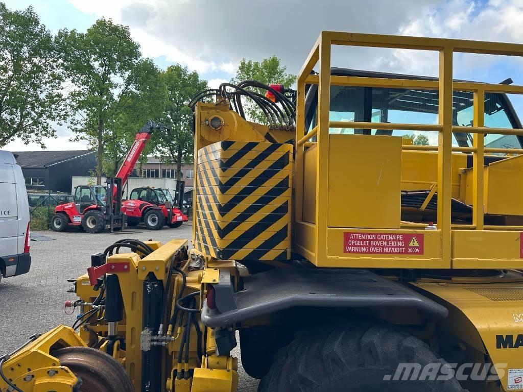 Manitou Manirail テレスコーピックハンドラー
