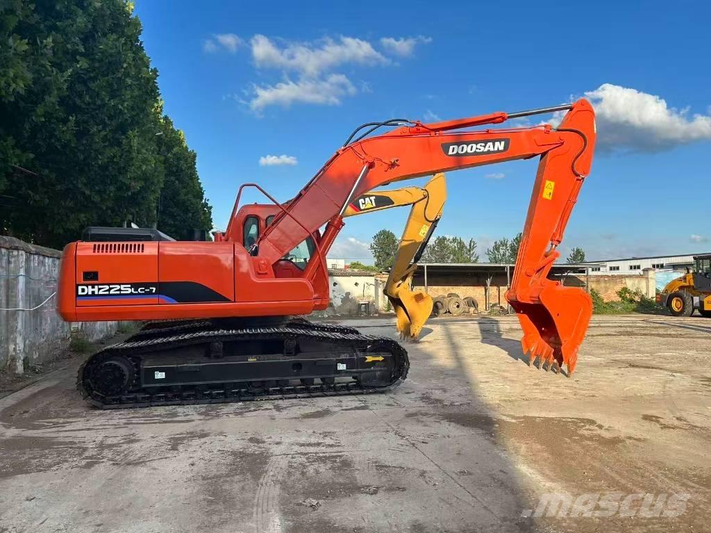 Doosan DH 225 LC-7 大型油圧ショベル12t以上（パワーショベル・ユンボ）