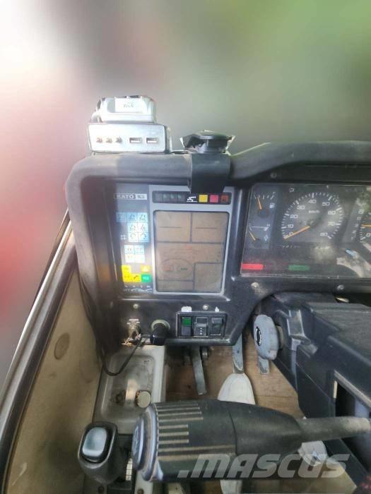 Kato MR 100 ラフテレーンクレーン