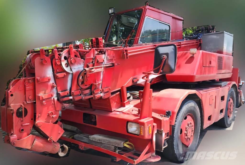 Kato MR 100 ラフテレーンクレーン